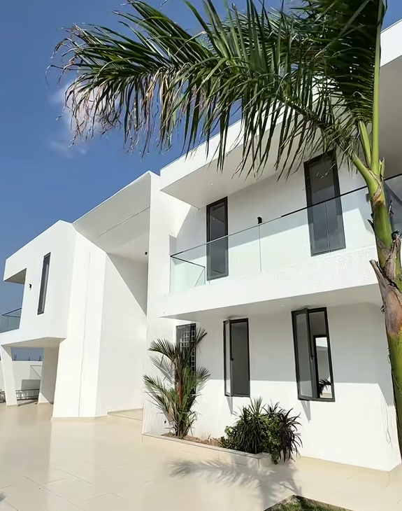 Executive 5-Bedroom Masterpiece in Oyarifa